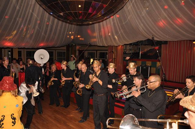 min 2011 03 08 mardi brass band 286